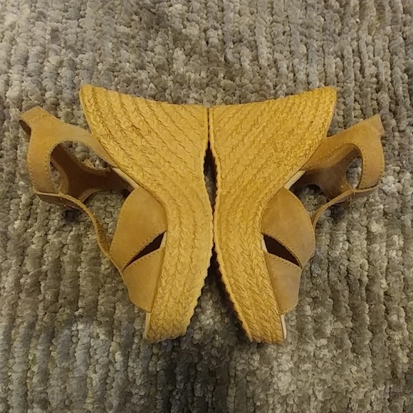 Sbicca Neutral Super Soft Wedge - Picture 3 of 5